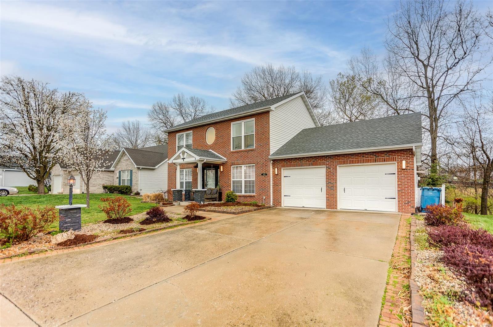 Alton, Illinois 62002, United States, 4 Bedrooms Bedrooms, ,4 BathroomsBathrooms,Residential,Active,97477