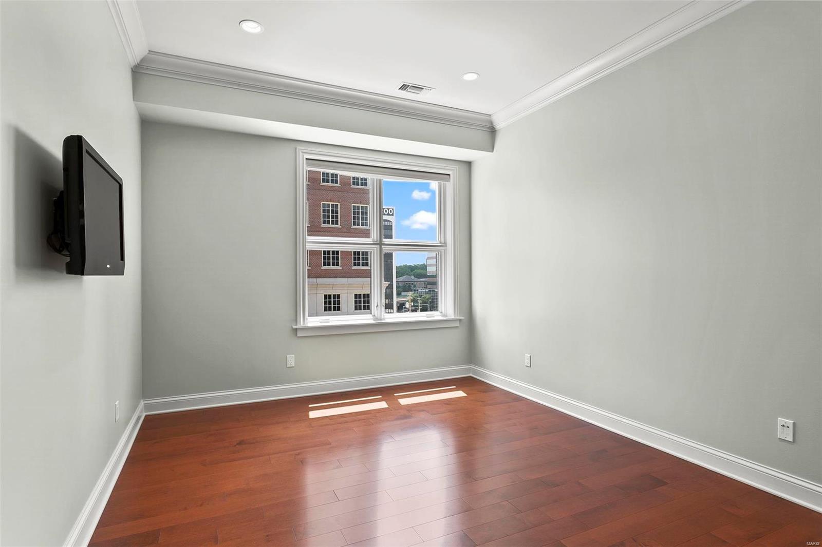 Crescent Condo - Residential