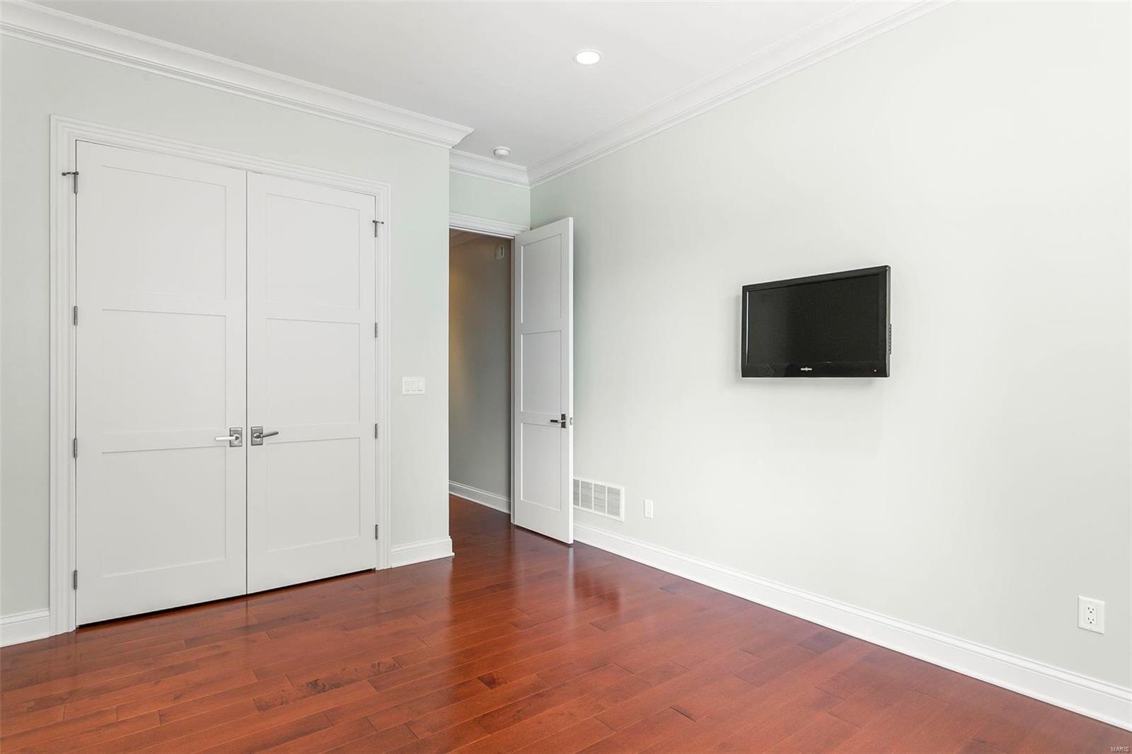 Crescent Condo - Residential