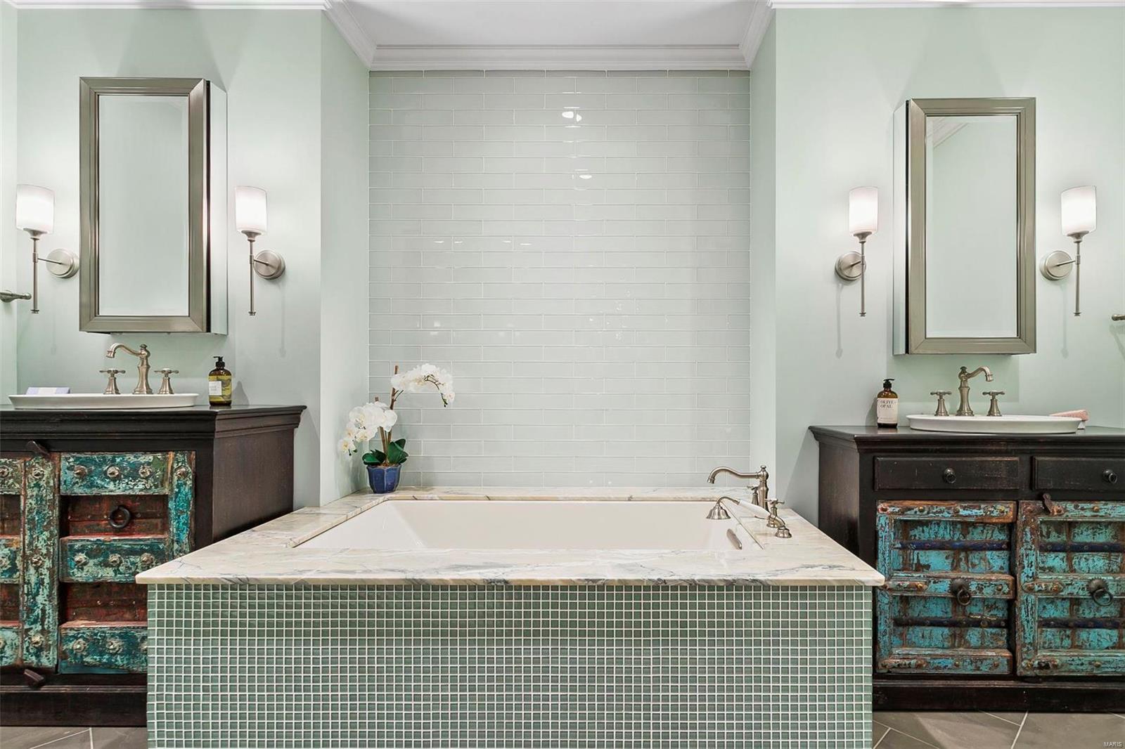 Crescent Condo - Residential