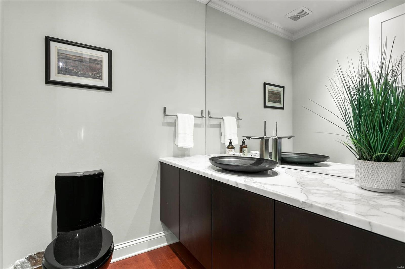 Crescent Condo - Residential