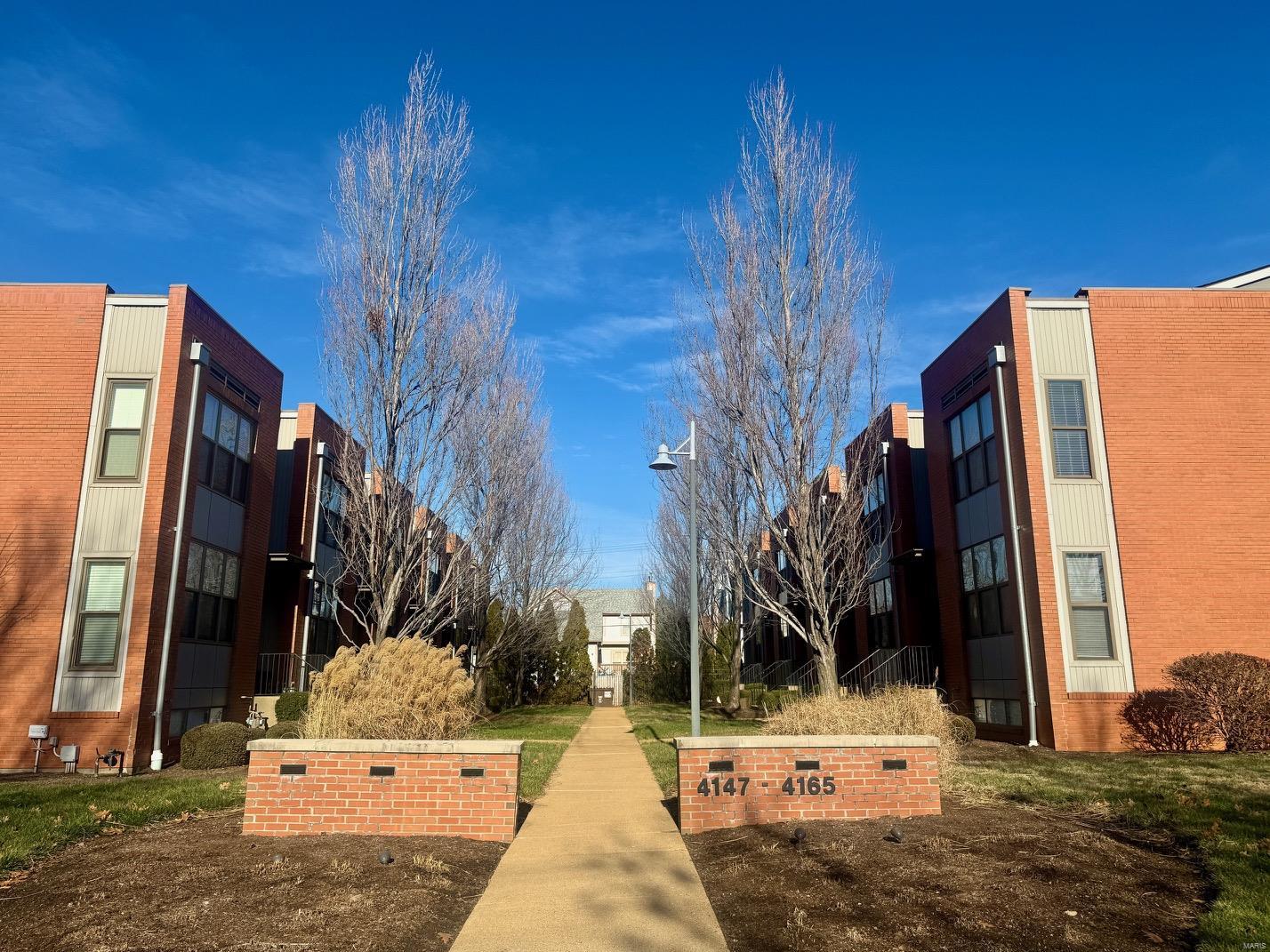 McPherson Court Twnhms - Residential