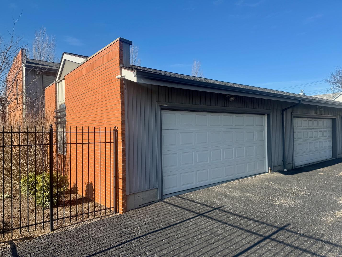 McPherson Court Twnhms - Residential