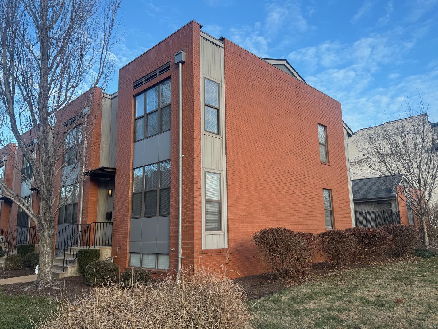 McPherson Court Twnhms - Residential