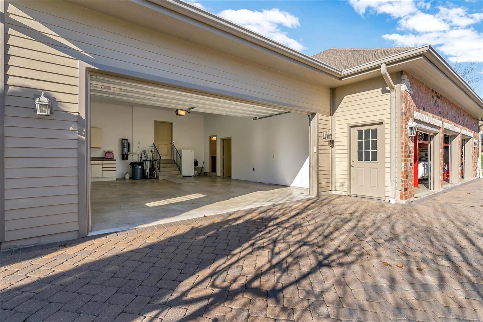 Anton Place - Residential