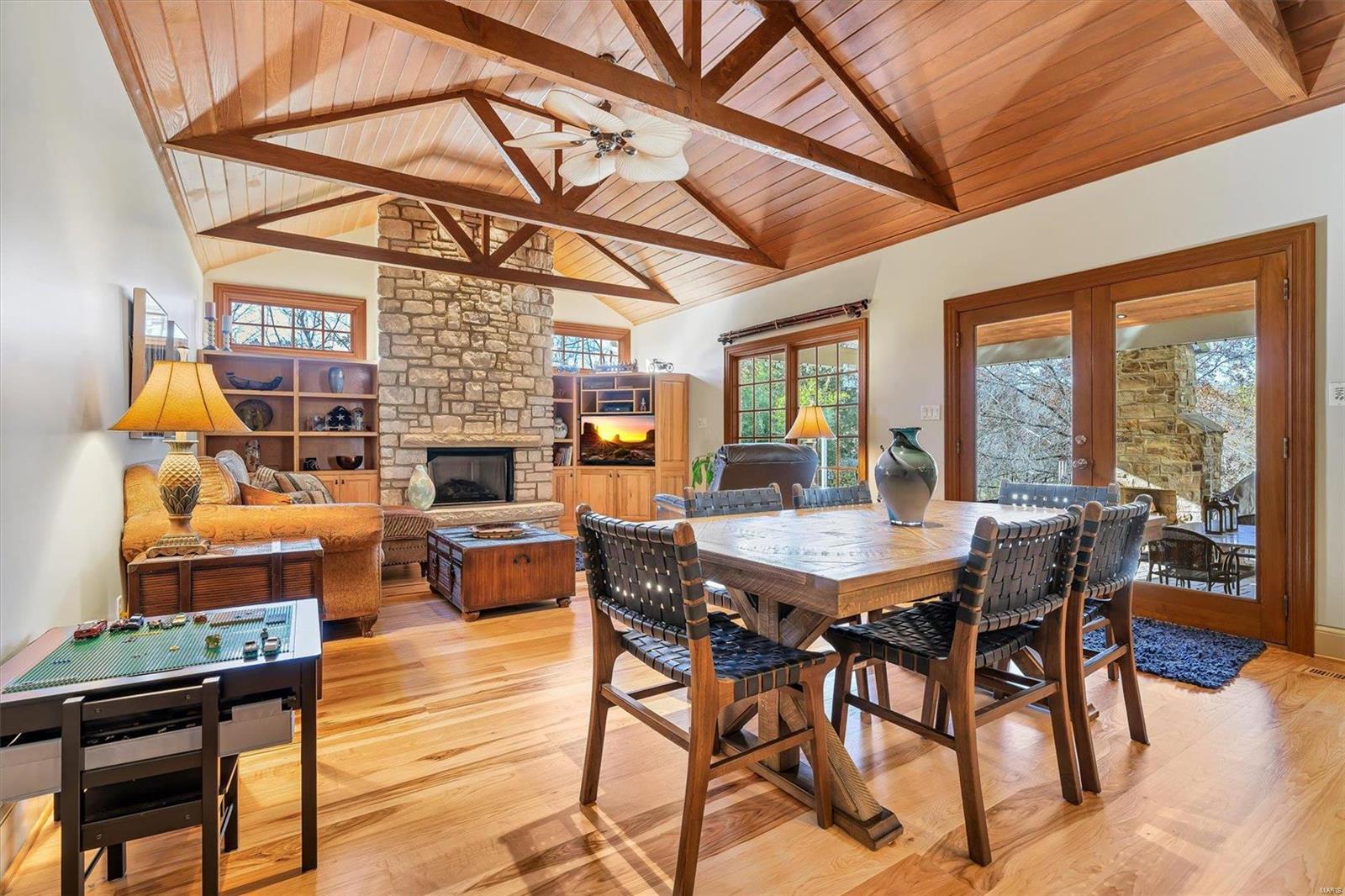 Anton Place - Residential