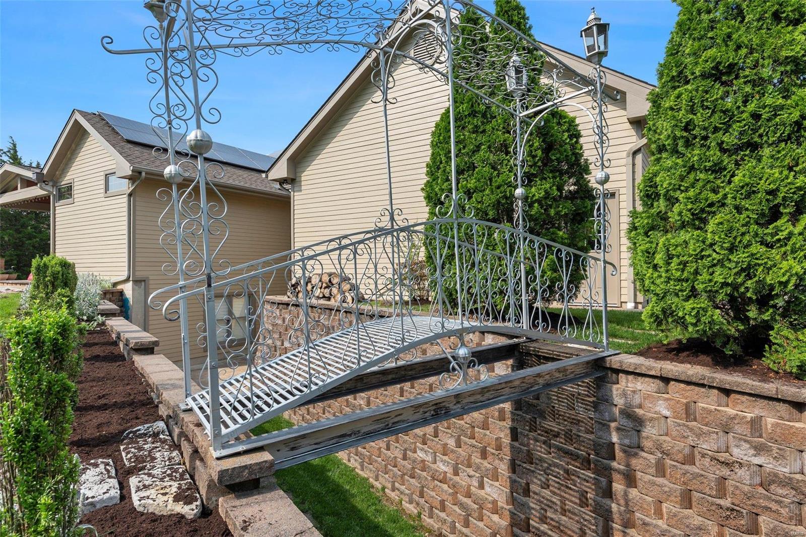 Anton Place - Residential