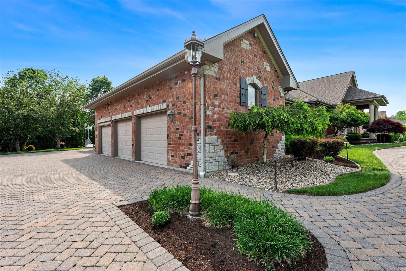 Anton Place - Residential