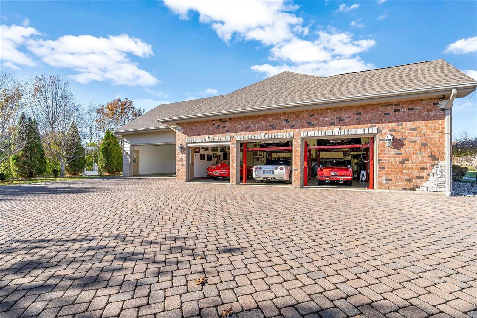 Anton Place - Residential