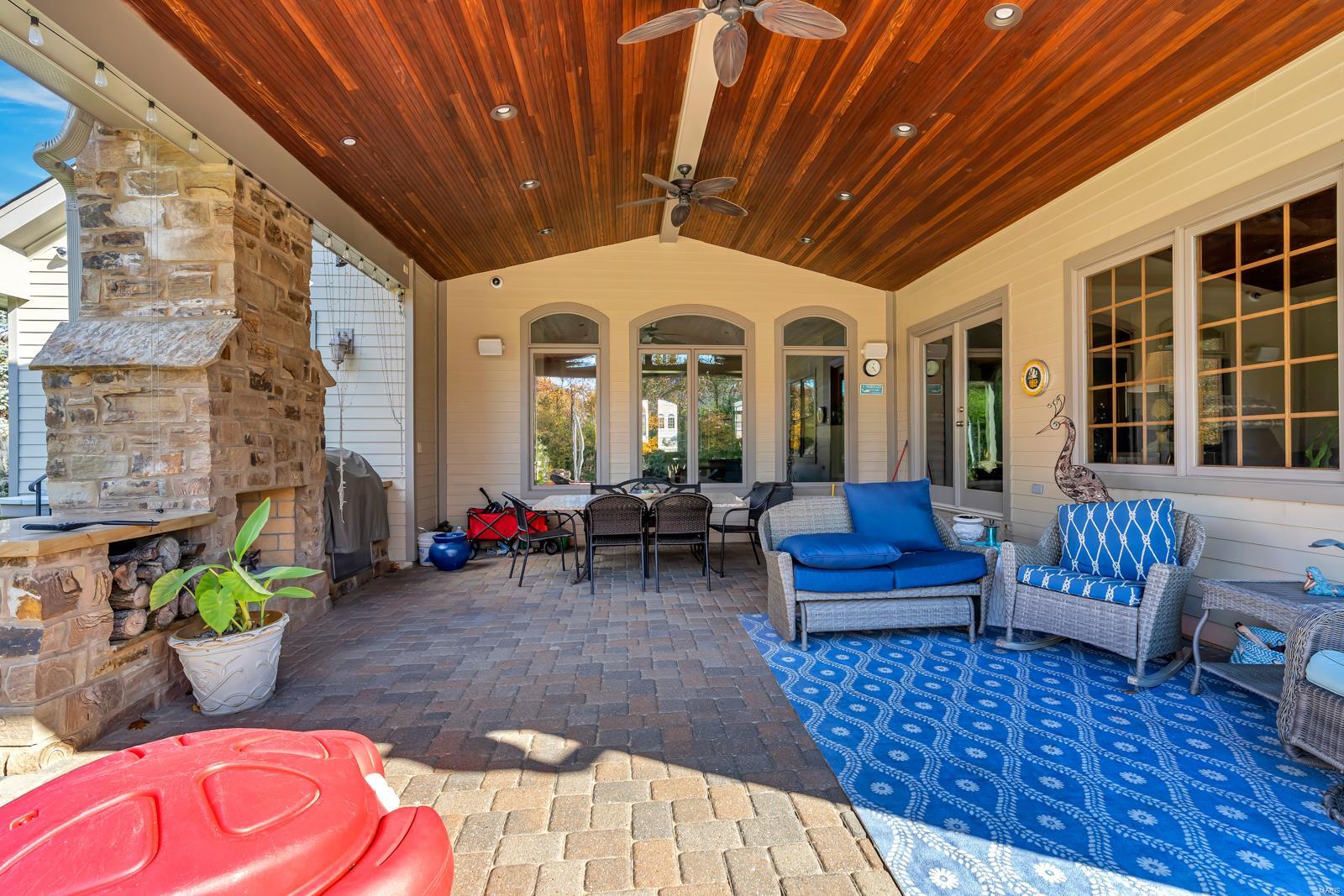 Anton Place - Residential