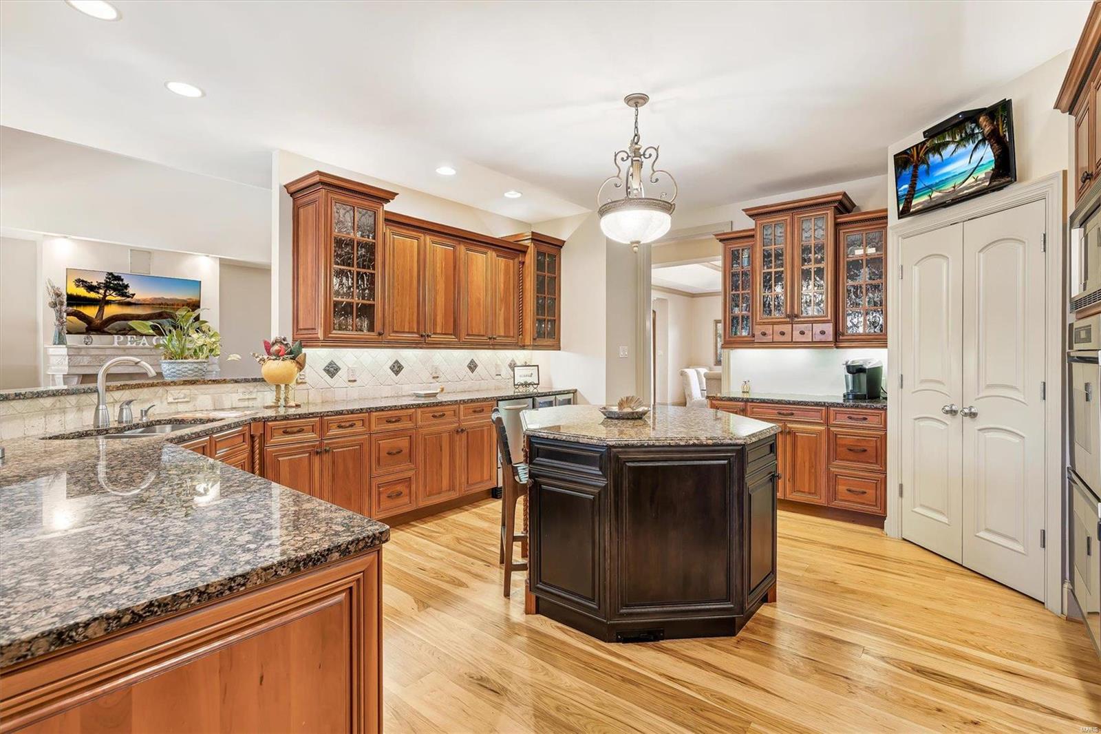 Anton Place - Residential