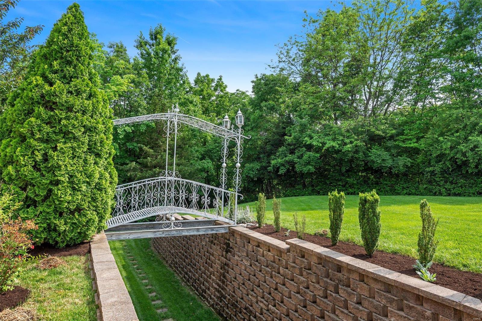 Anton Place - Residential