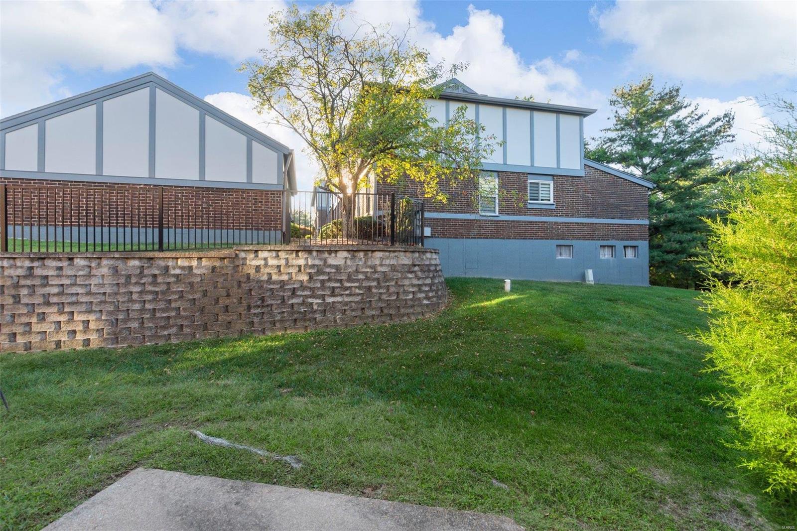 Royal Pines - Residential