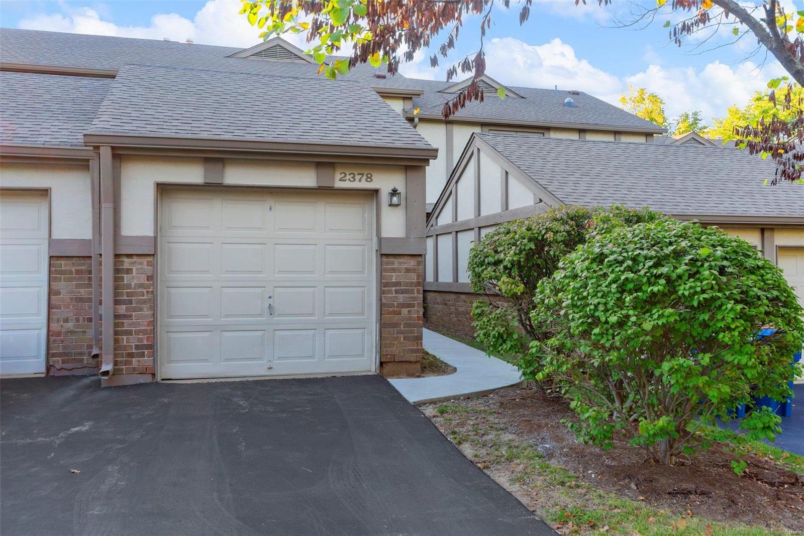 Royal Pines - Residential