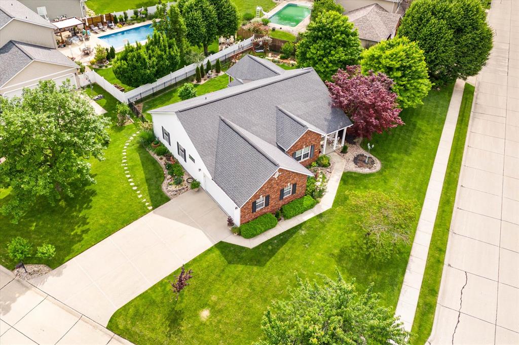 Maryville, Illinois 62062, United States, 3 Bedrooms Bedrooms, ,2 BathroomsBathrooms,Residential,Pending,131939