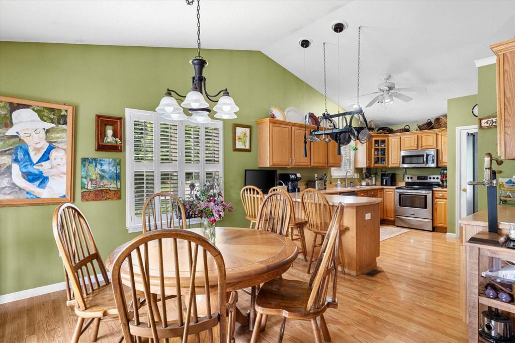 Maryville, Illinois 62062, United States, 3 Bedrooms Bedrooms, ,2 BathroomsBathrooms,Residential,Pending,131939