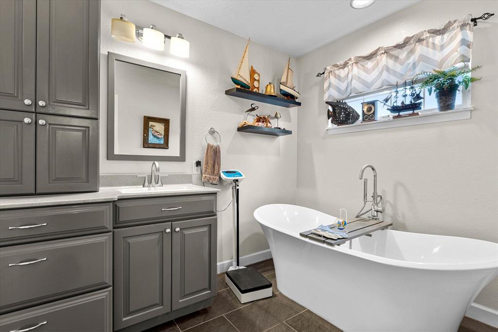 Maryville, Illinois 62062, United States, 3 Bedrooms Bedrooms, ,2 BathroomsBathrooms,Residential,Pending,131939