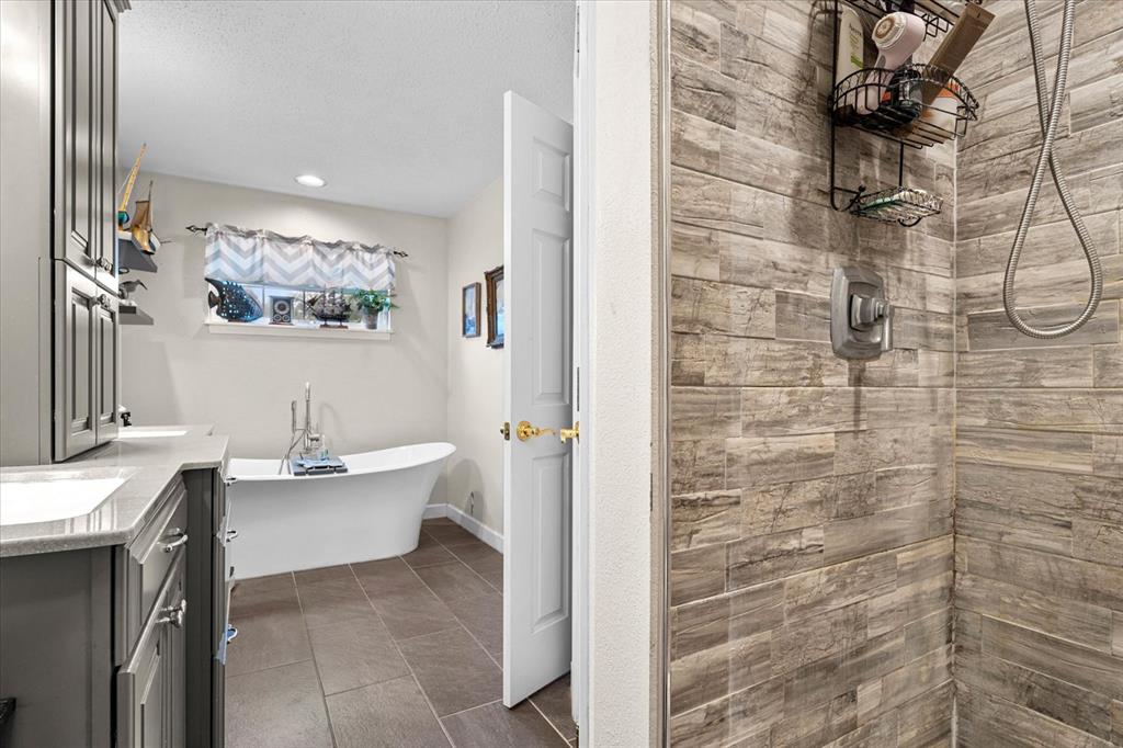 Maryville, Illinois 62062, United States, 3 Bedrooms Bedrooms, ,2 BathroomsBathrooms,Residential,Pending,131939