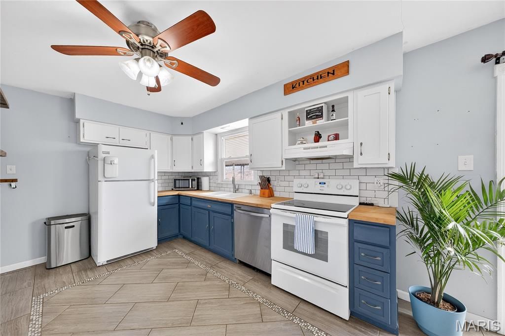 Photo of 104 Ashland Place, St Charles, MO 63301 (MLS # 25077448)