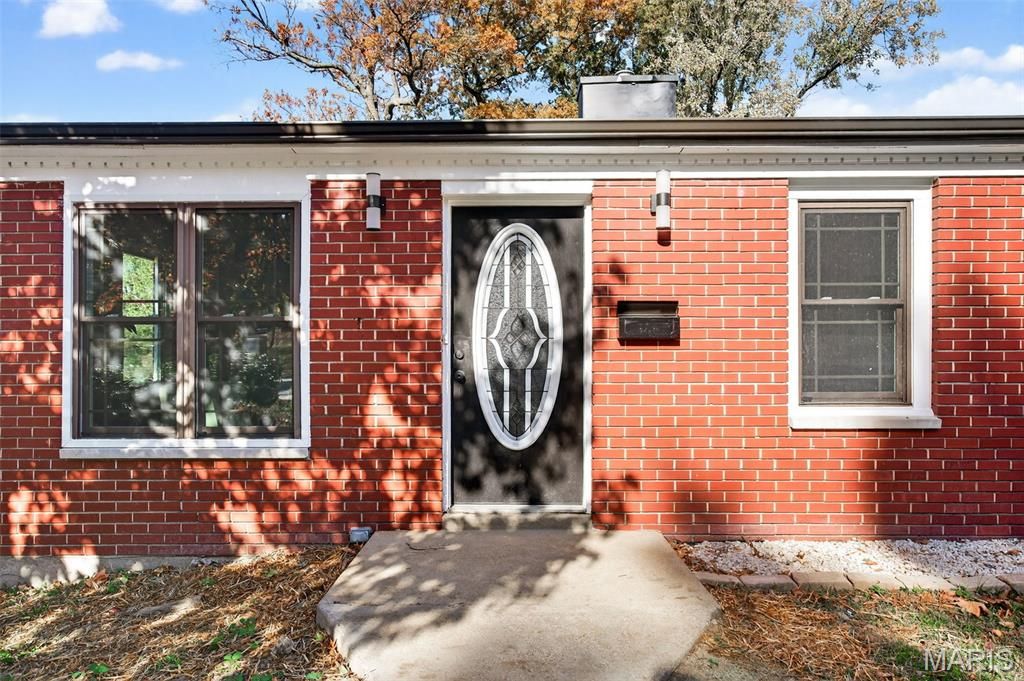 Photo of 519 Bismark Avenue, Rock Hill, MO 63119 (MLS # 26003274)