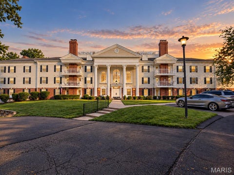 Photo of 2323 Manor Grove Drive #18, Chesterfield, MO 63017 (MLS # 26062909)
