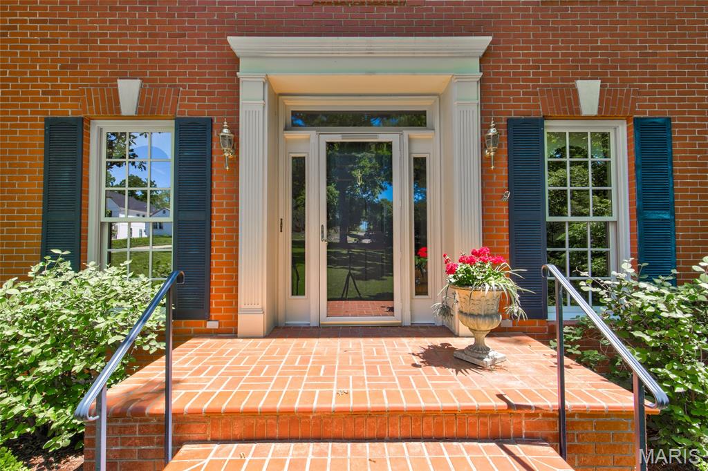 452 Meyer Avenue
