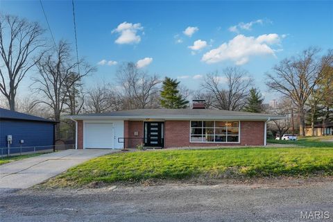 Photo of 5 Rock Hill Court, Edwardsville, IL 62025 (MLS # 26017007)