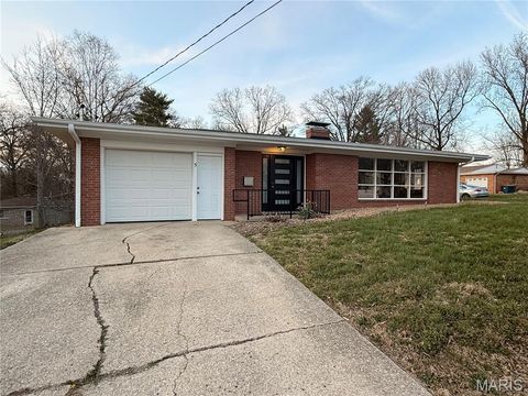 Photo of 5 Rock Hill Court, Edwardsville, IL 62025 (MLS # 26017007)