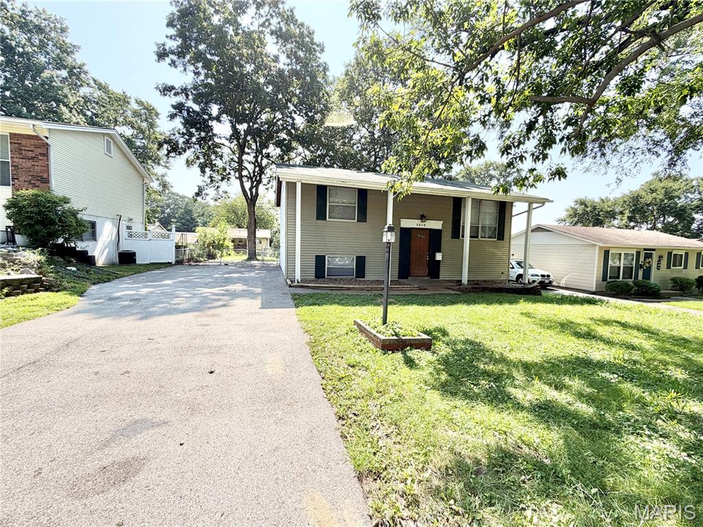 5210 Ville Cecelia Lane