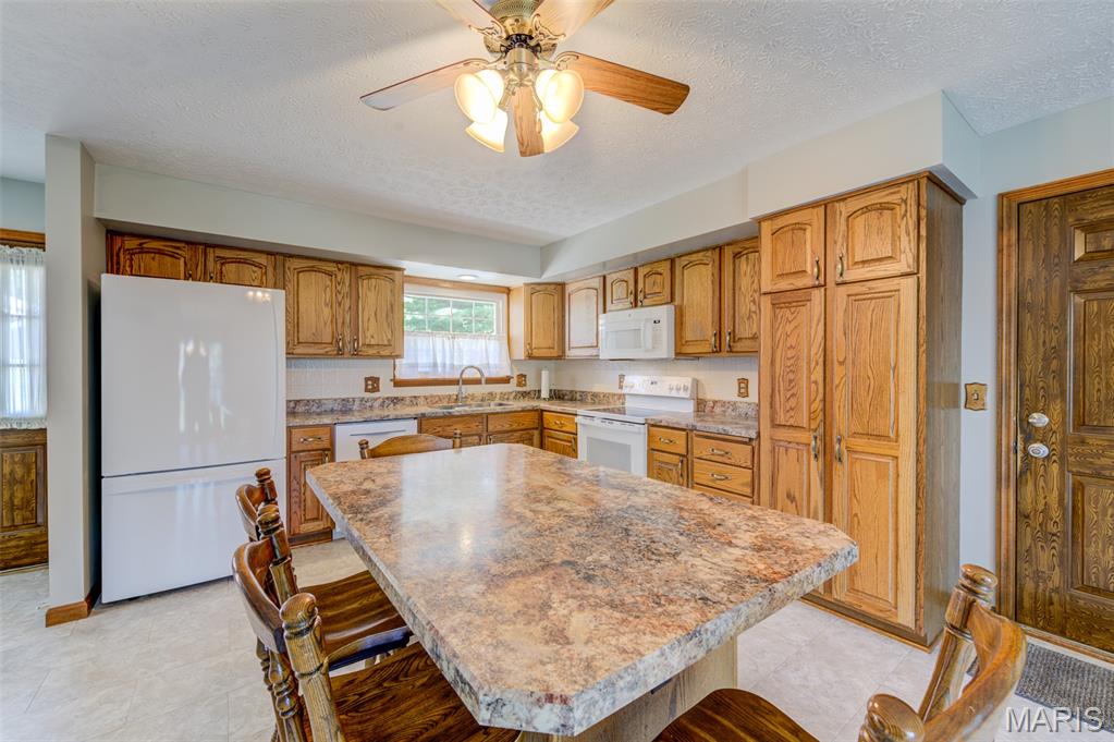 St Charles, Missouri 63301, United States, 3 Bedrooms Bedrooms, ,2 BathroomsBathrooms,Residential,Pending,194882