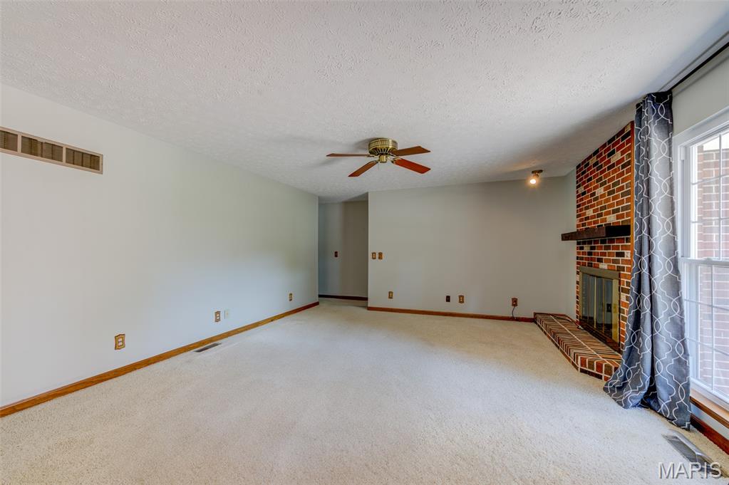 St Charles, Missouri 63301, United States, 3 Bedrooms Bedrooms, ,2 BathroomsBathrooms,Residential,Pending,194882