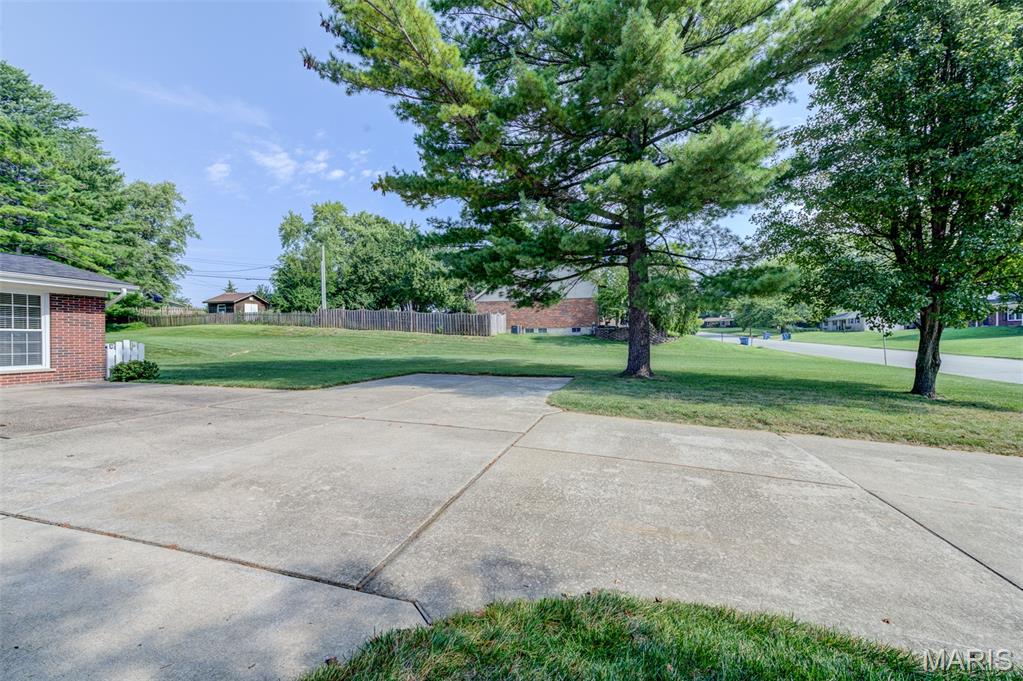 St Charles, Missouri 63301, United States, 3 Bedrooms Bedrooms, ,2 BathroomsBathrooms,Residential,Pending,194882