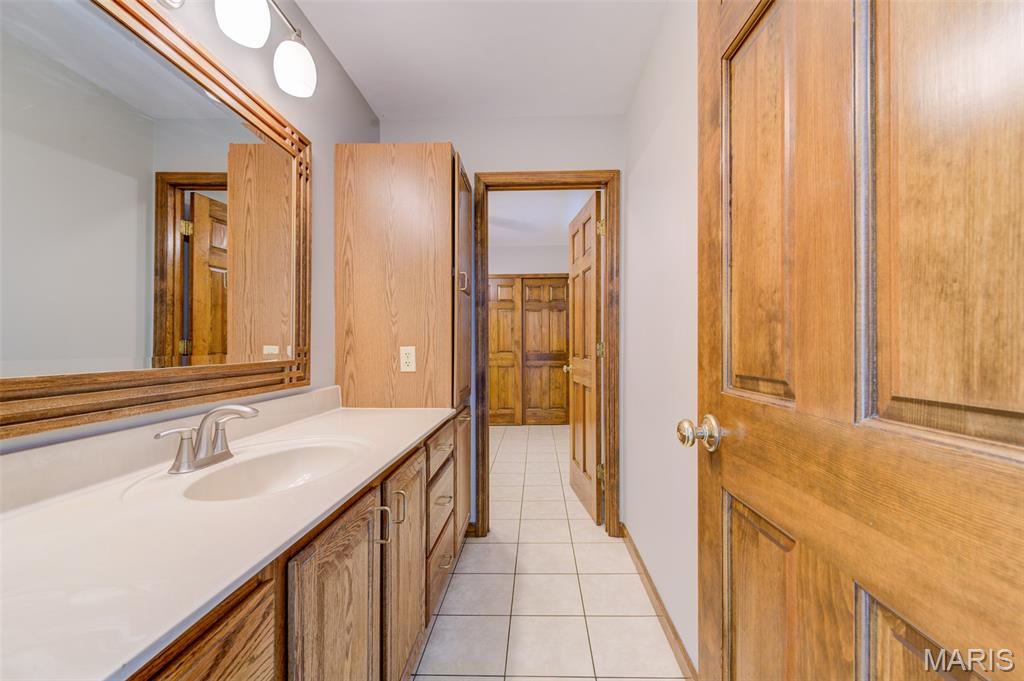 St Charles, Missouri 63301, United States, 3 Bedrooms Bedrooms, ,2 BathroomsBathrooms,Residential,Pending,194882