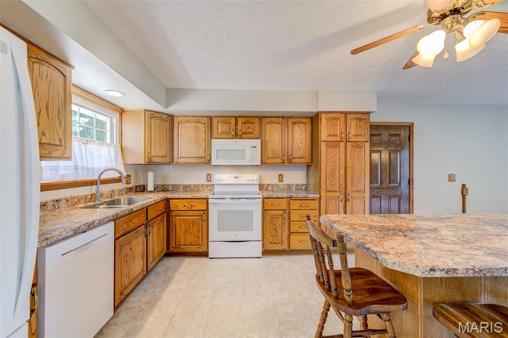 St Charles, Missouri 63301, United States, 3 Bedrooms Bedrooms, ,2 BathroomsBathrooms,Residential,Pending,194882