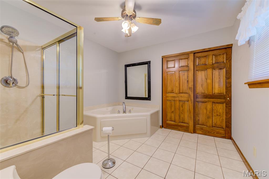 St Charles, Missouri 63301, United States, 3 Bedrooms Bedrooms, ,2 BathroomsBathrooms,Residential,Pending,194882