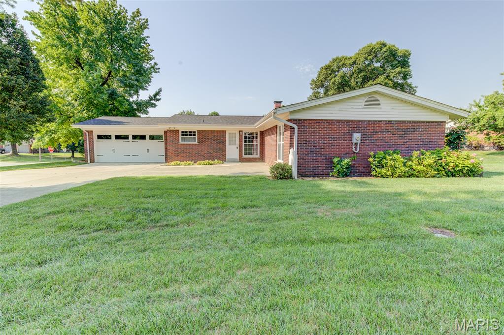 St Charles, Missouri 63301, United States, 3 Bedrooms Bedrooms, ,2 BathroomsBathrooms,Residential,Pending,194882