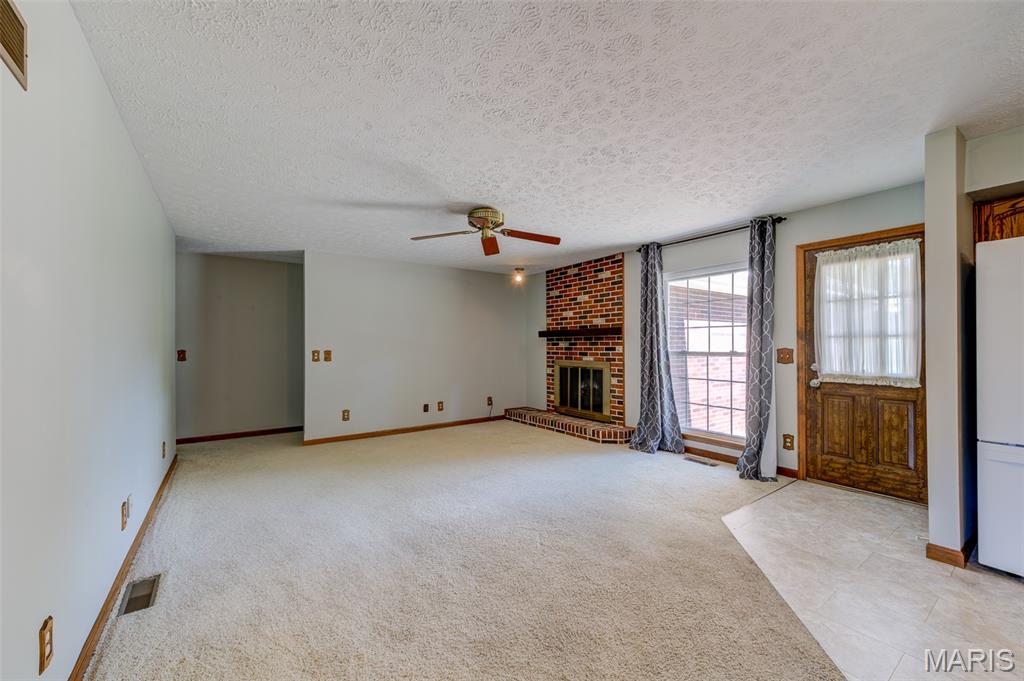 St Charles, Missouri 63301, United States, 3 Bedrooms Bedrooms, ,2 BathroomsBathrooms,Residential,Pending,194882