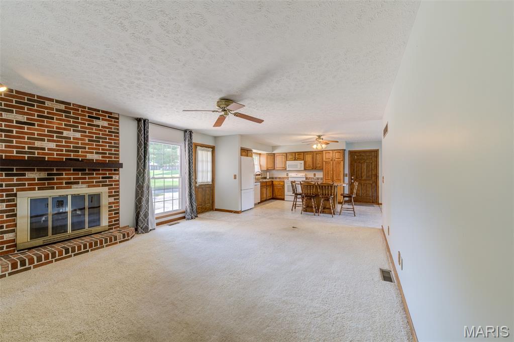 St Charles, Missouri 63301, United States, 3 Bedrooms Bedrooms, ,2 BathroomsBathrooms,Residential,Pending,194882