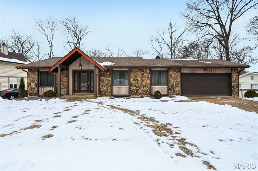 Located within the Lake Saint Louis Community Association, this 4-bedroom, 2-bath home offers single-level living with a finished walkout lower level and partial views of Lake Saint Louis from the corner of the back deck. The open main level features vaulted ceilings with exposed beams, a stone wood-burning fireplace, living room, dining room, and an updated kitchen with granite countertops, peninsula seating, tile backsplash, and black appliances. Sliding doors lead to a large screened-in porch plus elevated deck overlooking the backyard on a 0.29-acre lot.

Two bedrooms and a full bath are on the main level. The lower level includes a spacious family room with second wood-burning fireplace, two additional bedrooms, full bath, laundry area, and unfinished utility/storage space. Roof replaced in 2019. HVAC installed in 2018. Water heater 2013. Garage access is via covered porch entry.

Enjoy proximity to Lake Saint Louis (partial view from deck), Boulevard Park and Zachary’s Playground (~3 mi), The Meadows shopping center (~2.2 mi), Schnucks Lake Saint Louis (~1.8 mi), Lake Saint Louis Blvd retail corridor (~2.8 mi), Walmart Super Center (~3.5 mi), and I-64 access (~1.0 mi).

Includes 3D walkthrough, interactive floor plan, and SkyTour.