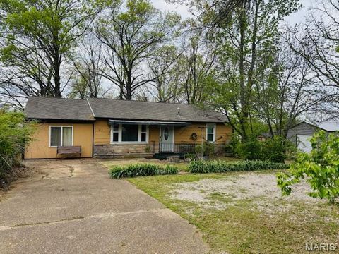 Photo of 815 Lakeshore Drive, Cuba, MO 65453 (MLS # 26022242)
