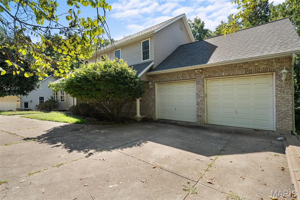 5012 Oak Bluff Drive