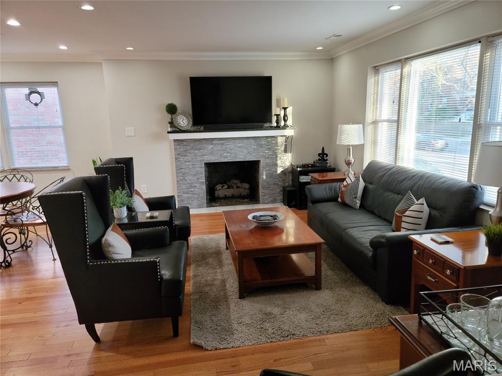 7547 Delmar Boulevard