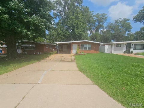 Photo of 9117 Macon Avenue, St Louis, MO 63134 (MLS # 26052270)