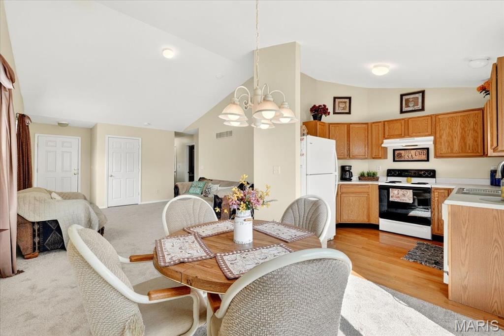 O'Fallon, Missouri 63366, United States, 2 Bedrooms Bedrooms, ,1 BathroomBathrooms,Residential,Pending,213320