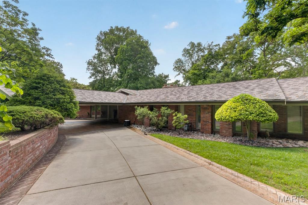 4 Arrowhead Estates Lane