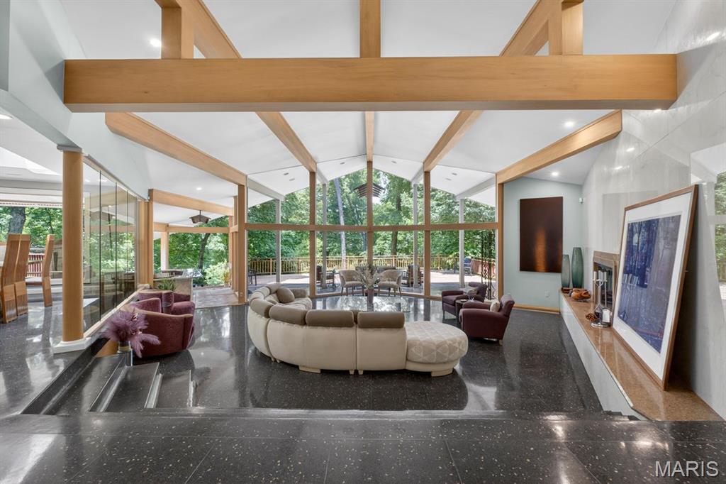 4 Arrowhead Estates Lane
