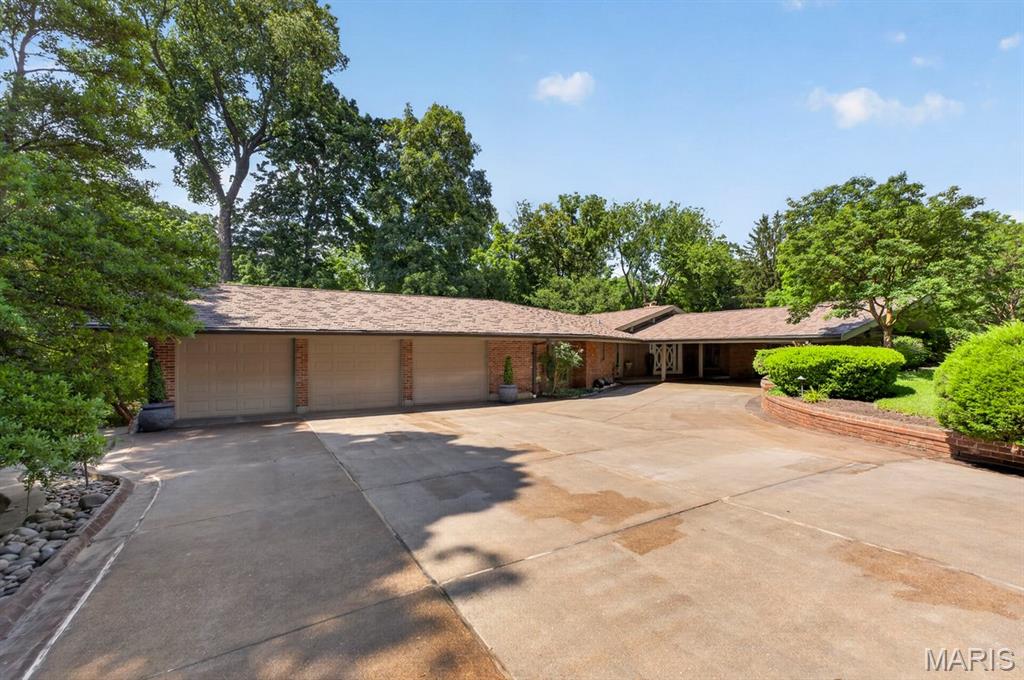 4 Arrowhead Estates Lane
