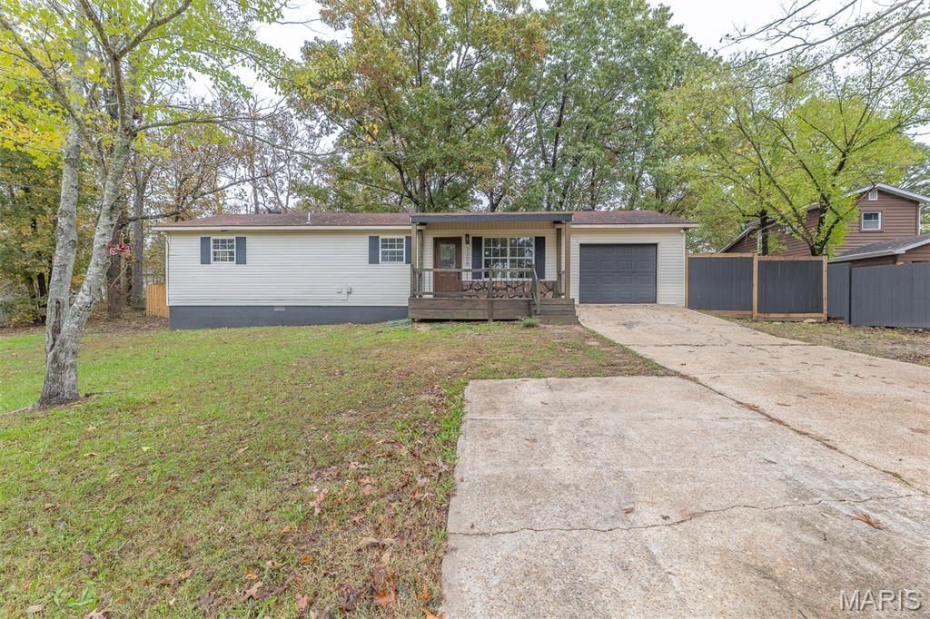 Photo of 3338 Jimmy Lane, Poplar Bluff, MO 63901 (MLS # 25073471)