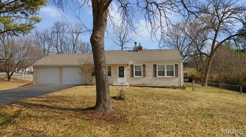 Photo of 232 Newton Place, Ballwin, MO 63021 (MLS # 26055753)