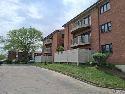 Tiny photo for 1025 Lacouer Drive, Kirkwood, MO 63122 (MLS # 26022456)